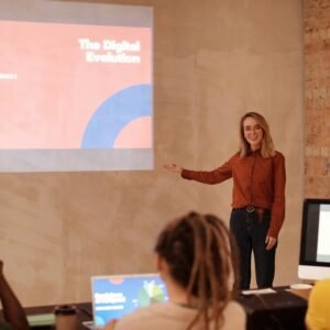 Young woman presenting on digital evolution concepts like AI and big data in a seminar.